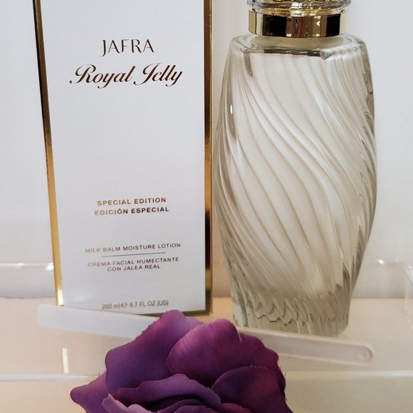 JAFRA ROYAL JELLY SPECIAL EDITION MILK BALM MOISTURE LOTION 6.7 OZ - Picture 2 of 3